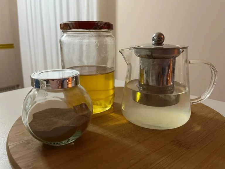 Čaj od bijelog luka s medom i cimetom